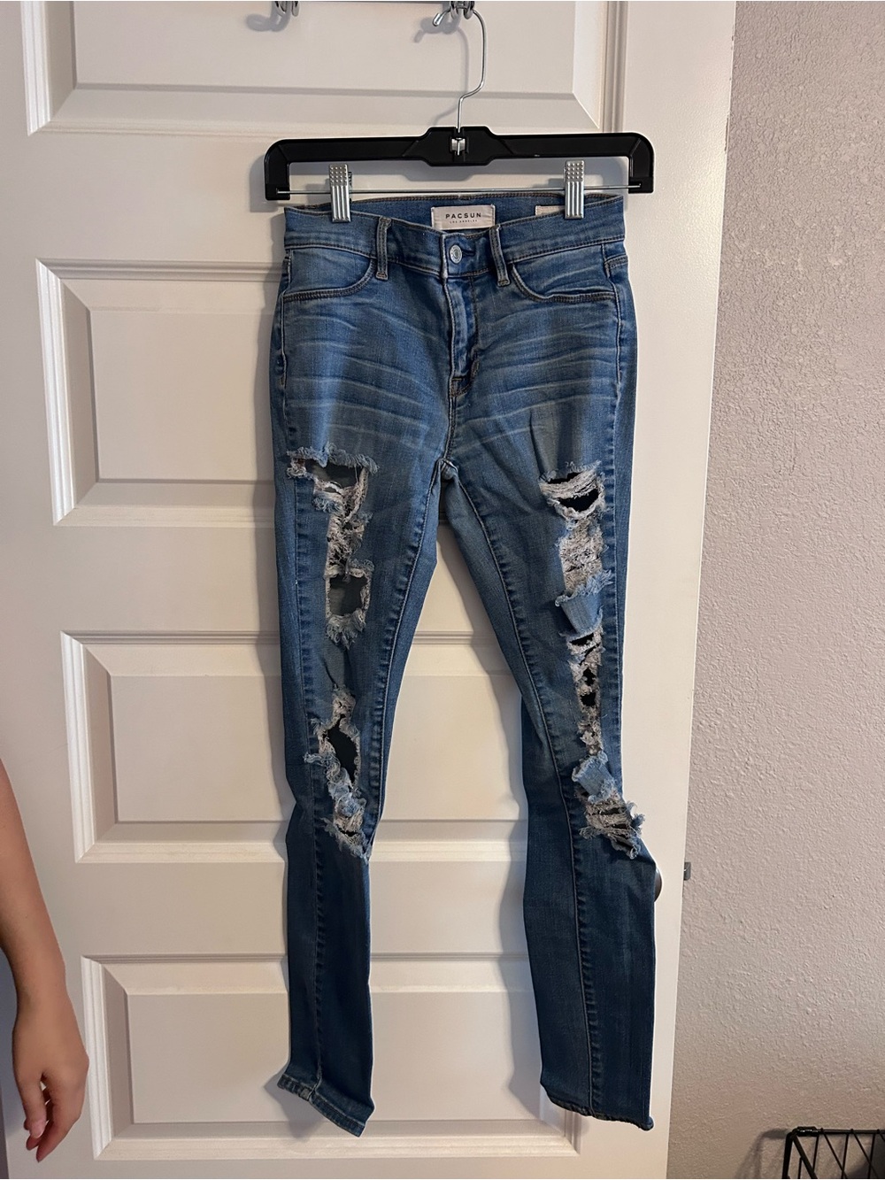 PacSun Women's Ripped Skinny Jeans in Light Blue Wash